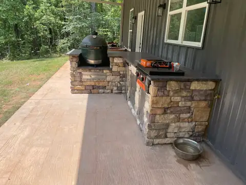 Grill island from the end of the porch