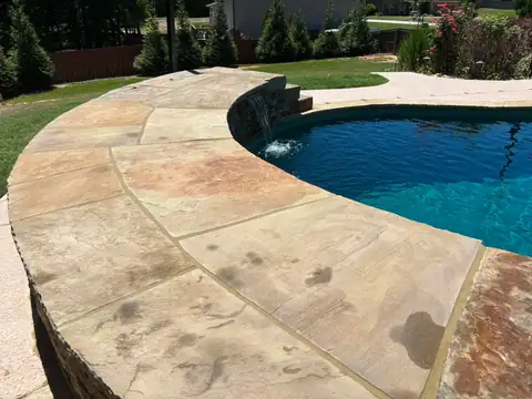 Flagstone coping around a curved pool